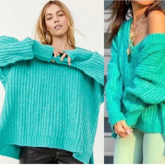 NWT FREE PEOPLE Chunky Knit Blue Bell V-Neck Oversized Sweater Electric Teal M - Picture 1 of 11